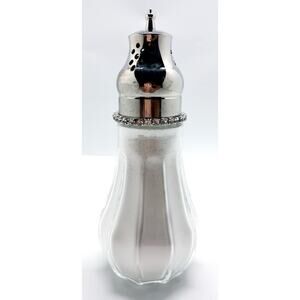 Lady Primrose Tryst Dusting Silk Powder Shaker 3 oz NEW